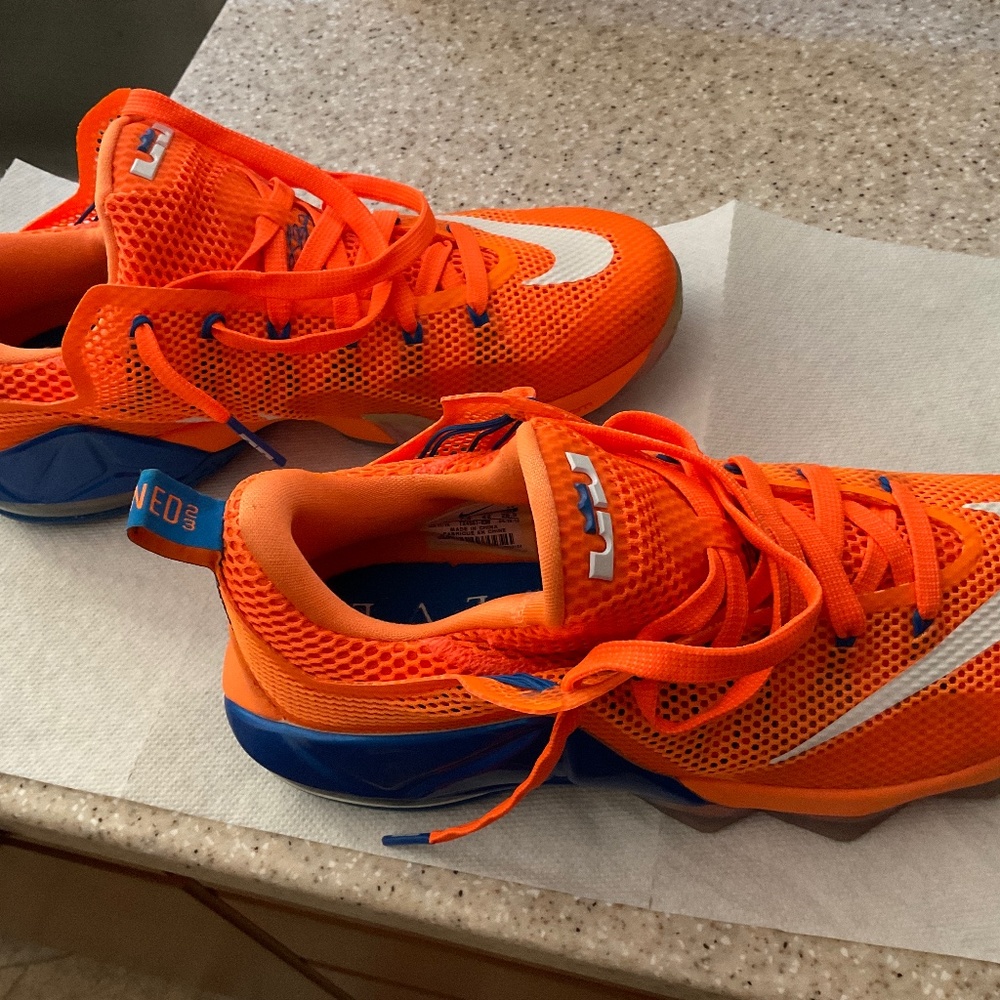 Nike basketball new no tags —-